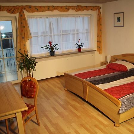 Ferienwohnung Mit 4 Schlafzimmer Fuer 2 Bis 9 Gaeste----Apartment With 4 Bedrooms For 2 To 9 Guests Nuremberg ภายนอก รูปภาพ
